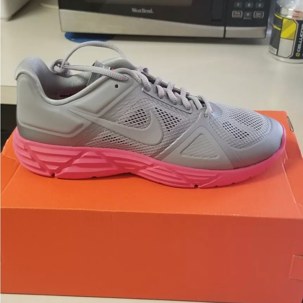 New Nike Womens Running shoes pink gray sz 10